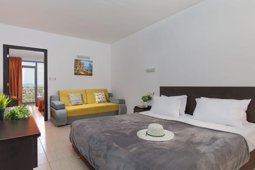 Tm Deluxe Hotel Slăntjev Brjag Exteriör bild