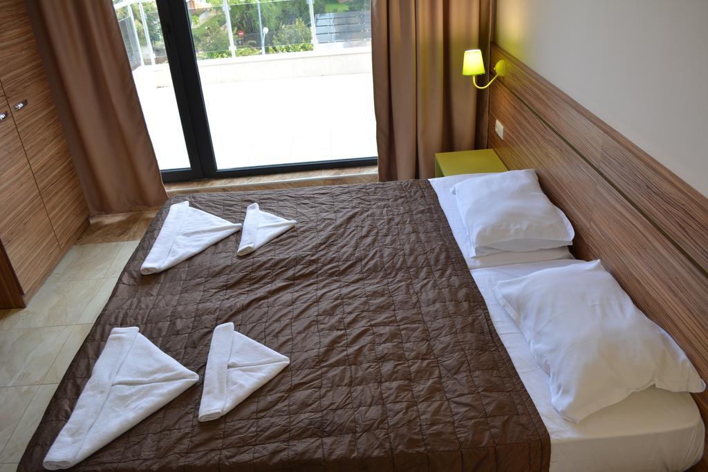 Tm Deluxe Hotel Slăntjev Brjag Exteriör bild