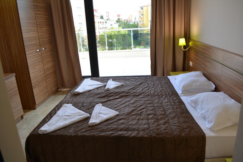 Tm Deluxe Hotel Slăntjev Brjag Exteriör bild
