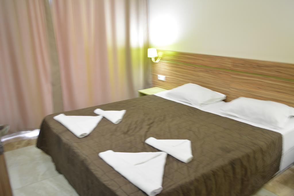 Tm Deluxe Hotel Slăntjev Brjag Exteriör bild