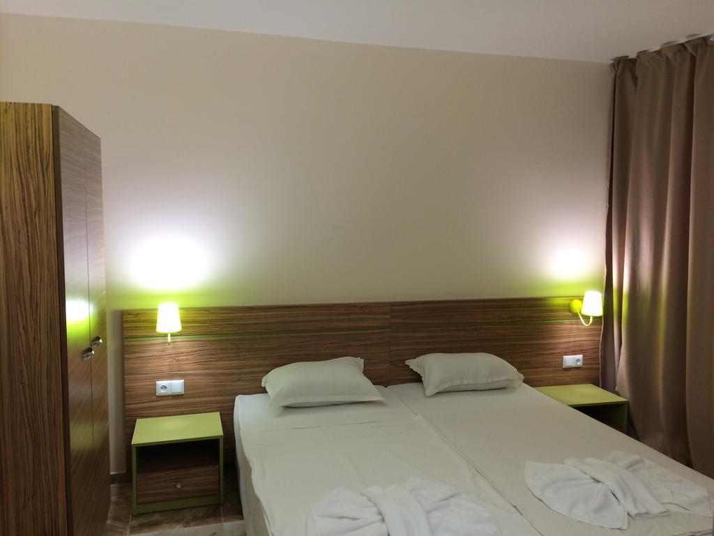 Tm Deluxe Hotel Slăntjev Brjag Rum bild