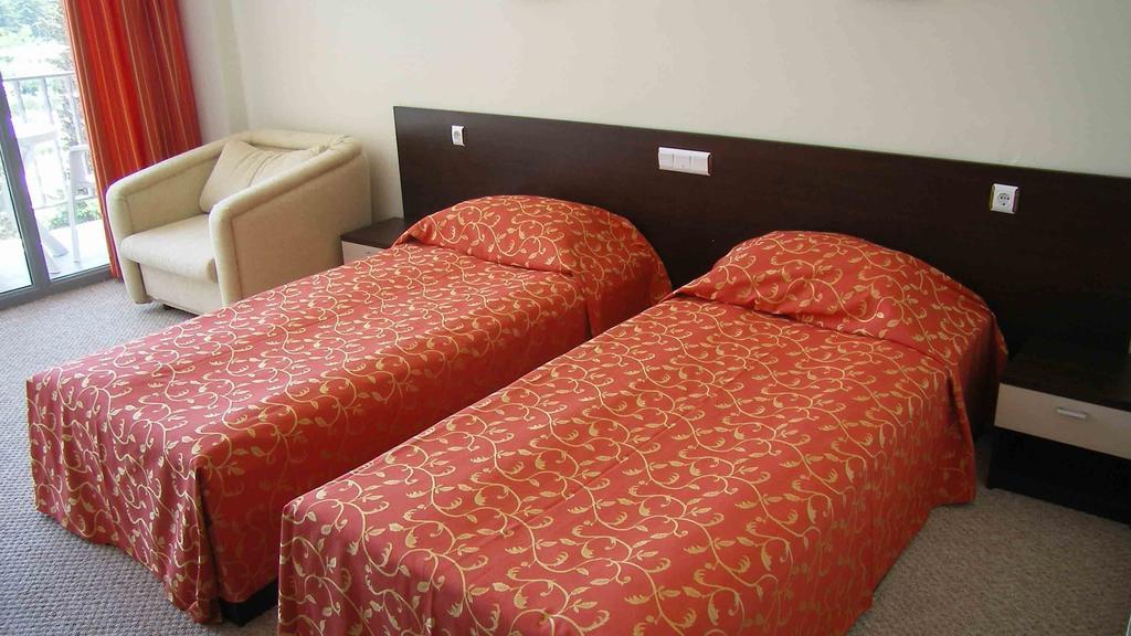 Tm Deluxe Hotel Slăntjev Brjag Rum bild