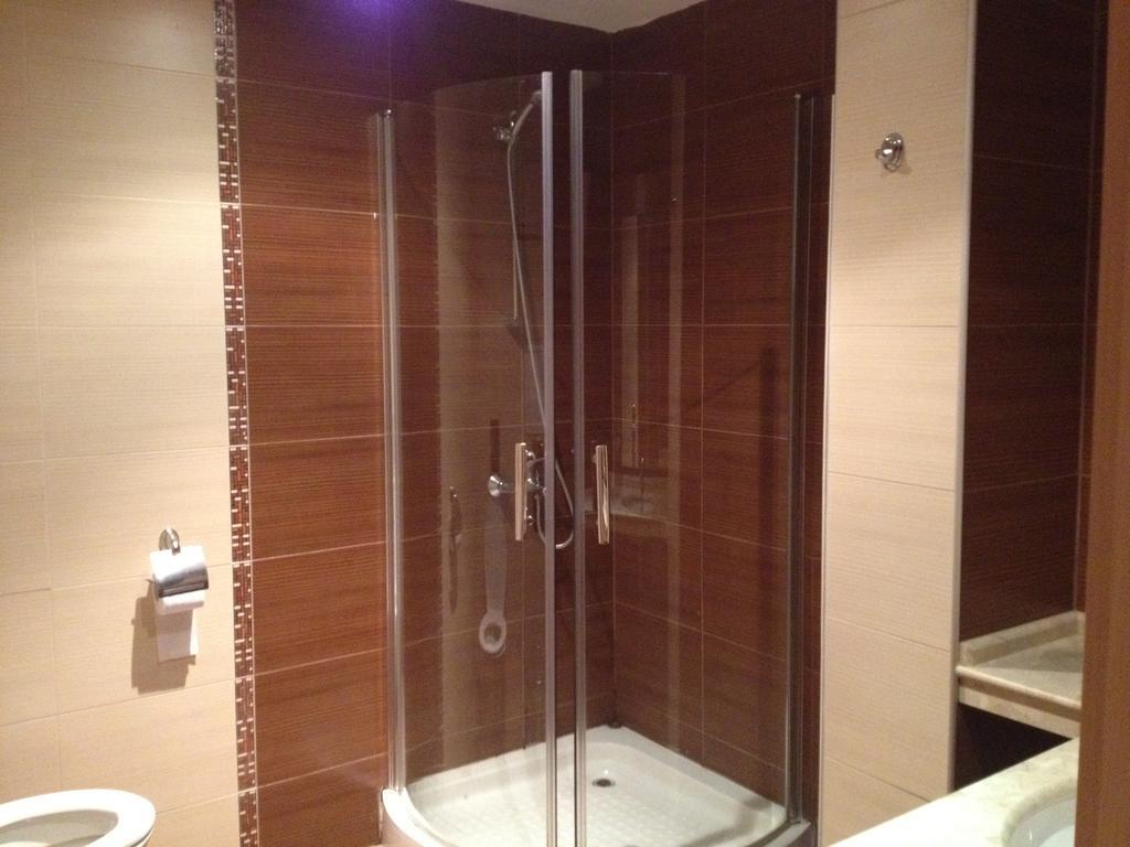 Tm Deluxe Hotel Slăntjev Brjag Rum bild