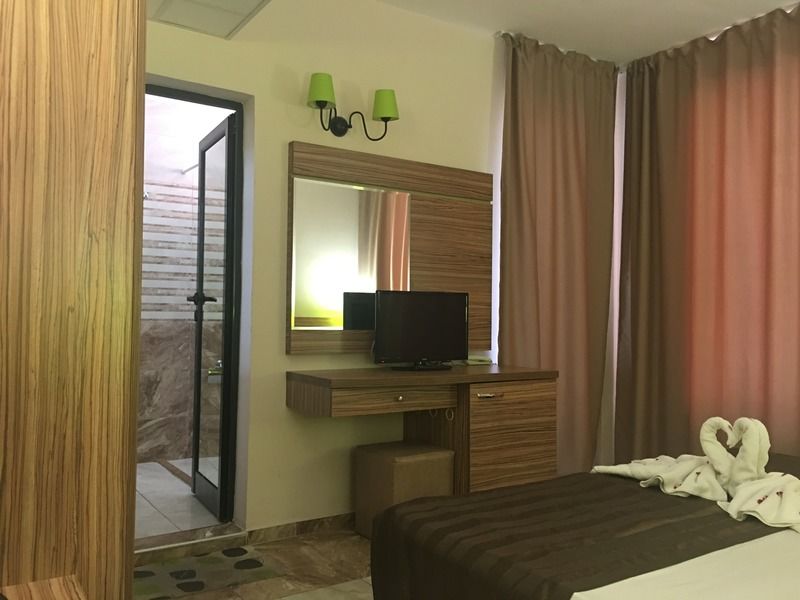 Tm Deluxe Hotel Slăntjev Brjag Exteriör bild
