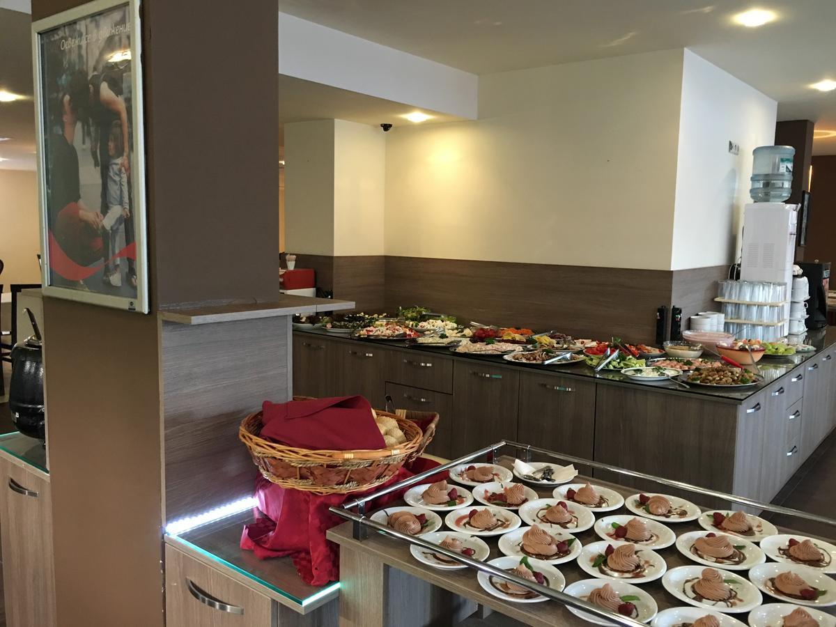 Tm Deluxe Hotel Slăntjev Brjag Exteriör bild